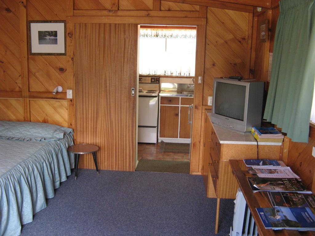 Tongariro River Motel Turangi Szoba fotó