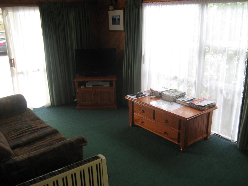 Tongariro River Motel Turangi Szoba fotó