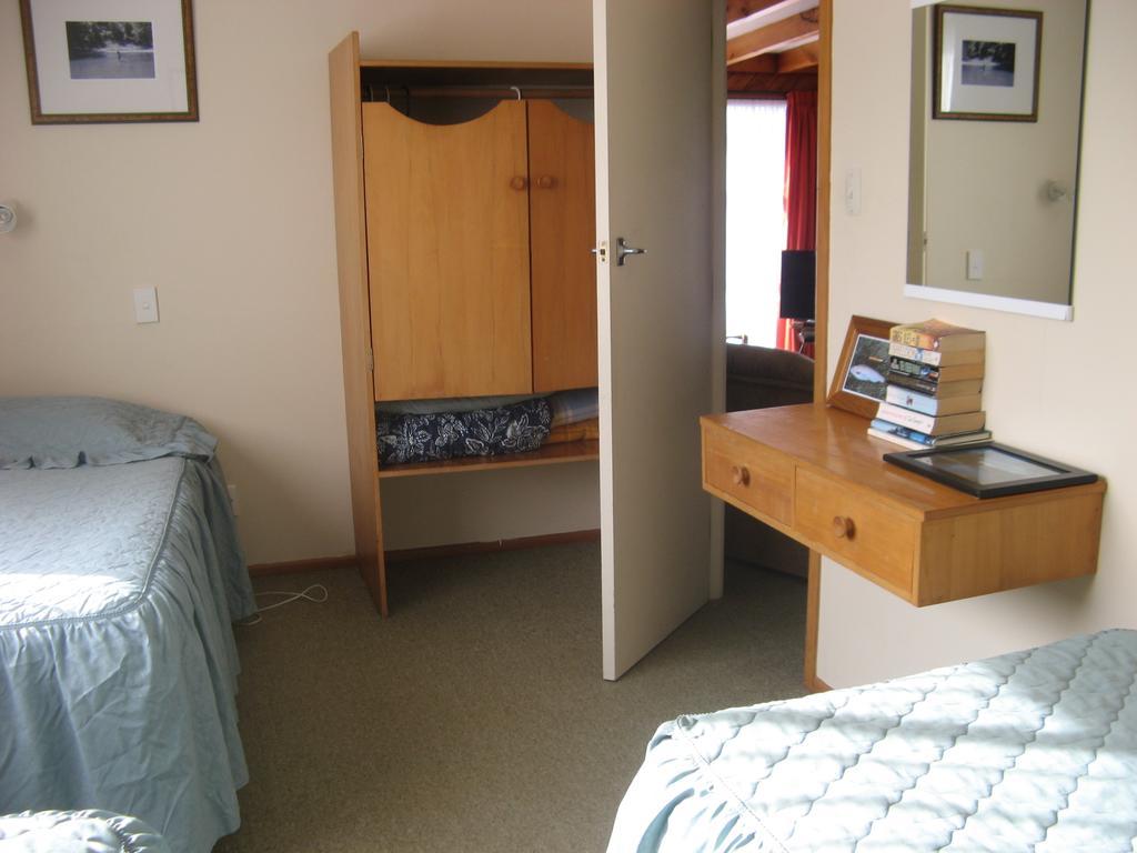 Tongariro River Motel Turangi Szoba fotó